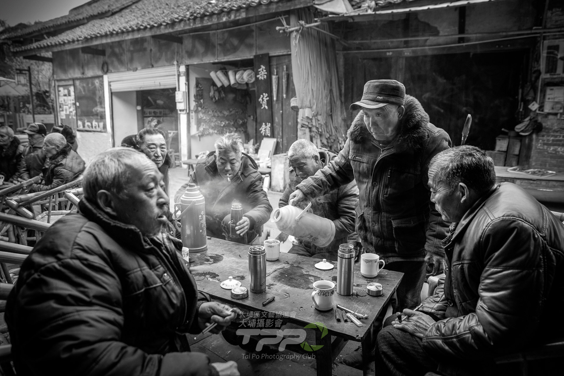 茶館外